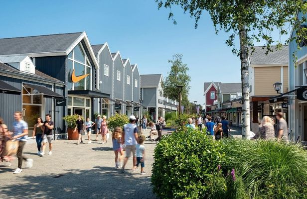 Batavia Stad Fashion Outlet shuttle bus tickets from Amsterdam