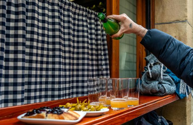 Bilbao Food Tour with Pintxos & Drinks with a Local