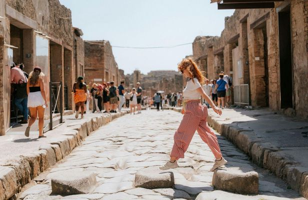 Skip‑the‑line Pompeii tour with an archaeologist