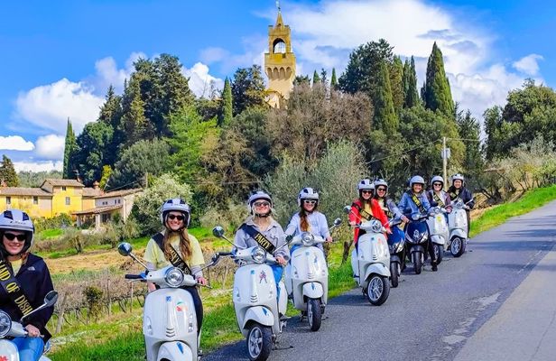 Full-day Vespa tour in the Chianti area from Siena