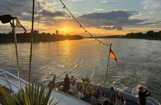 Lounge evening cruise in Bonn