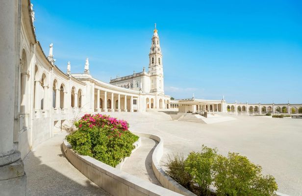 Sanctuary Fátima and Little Shepherd Town guided tour