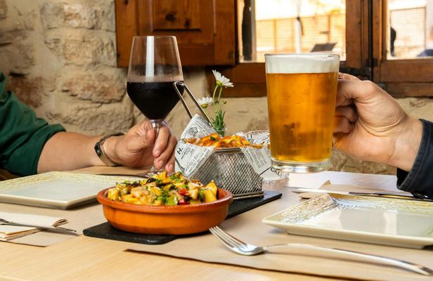 Tapas and wine self-guided tour in Alcudia