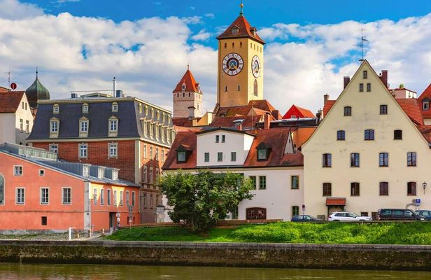 Regensburg best intro walking tour with a local