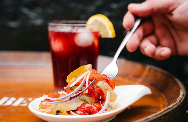 Tapas and wine self-guided tour in Cádiz