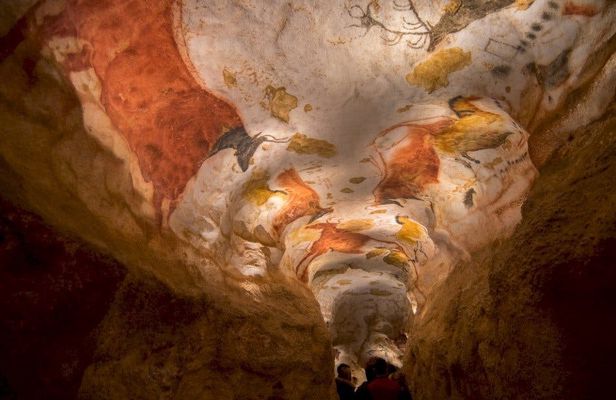 Lascaux IV prehistoric cave art tour from Sarlat