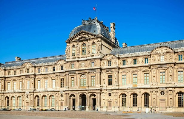 Louvre guided tour with priority entry and audio guide