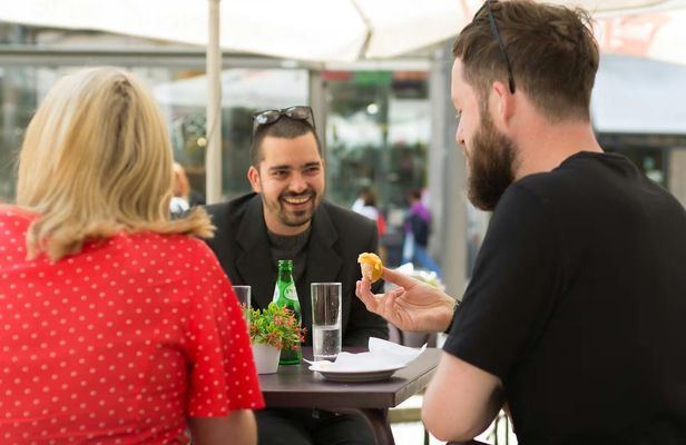 Porto traditional food and wine tour with twenty tastings