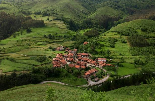 Half-day trip to Cantabria's inland villages Carmona and Barcena Mayor