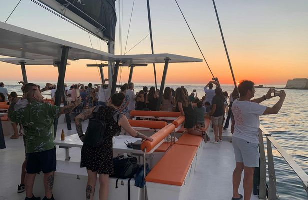 Sunset boat trip with saxophone and one drink