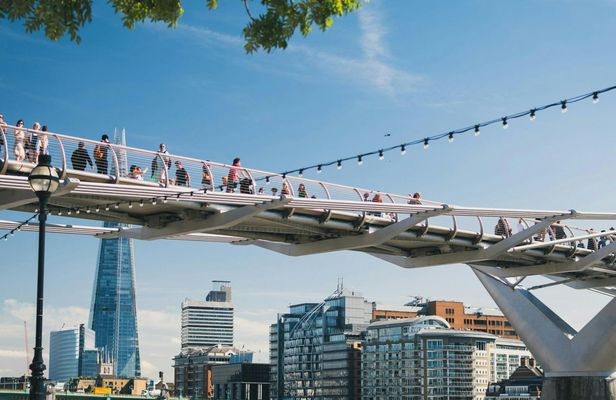 London big city hike through renowned landmarks