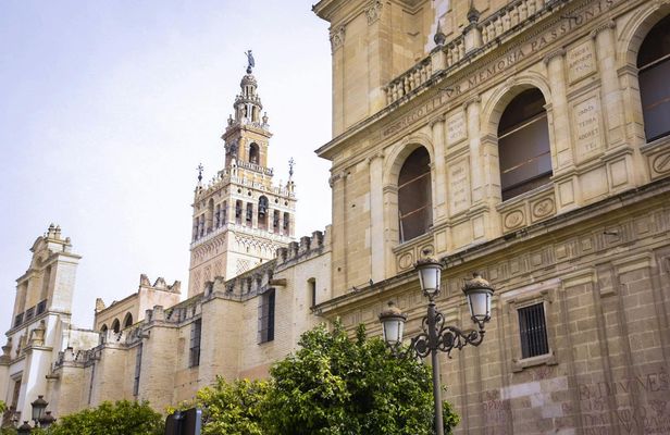 Seville Food Tour with Tapas & Drinks with a Local