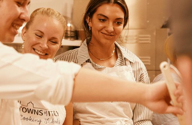 "Wanna be Italiano" cooking class and market tour in Florence