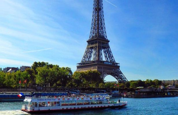 Paris Seine River sightseeing guided cruise from Vedettes du Pont Neuf