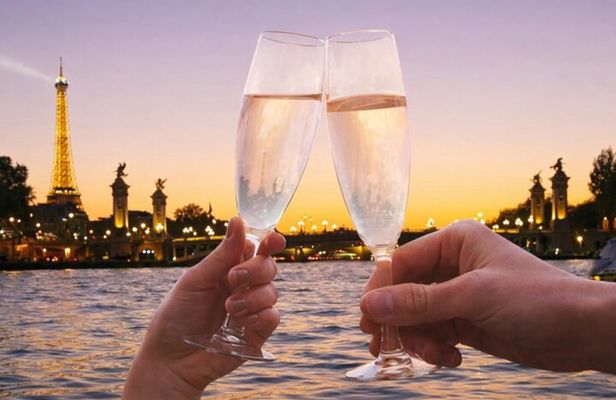 Sunset cruise with champagne on the Seine River in Paris