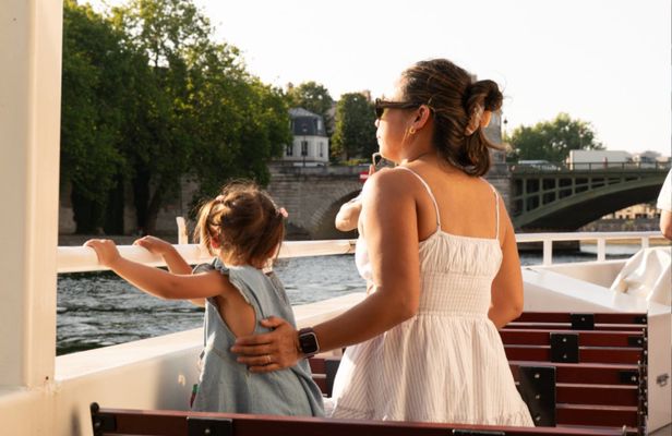 Family Seine river cruise with muffin, doughnut, and more
