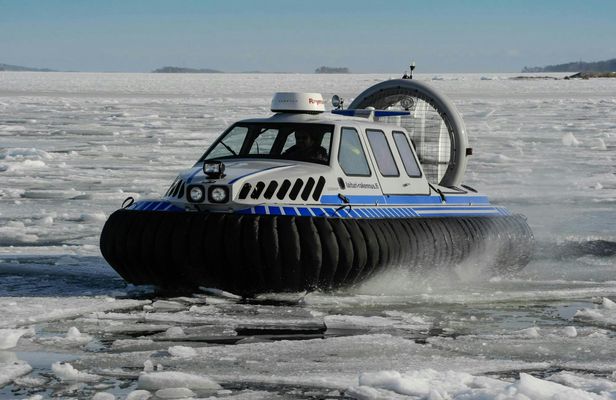 Ice experience in the Helsinki archipelago