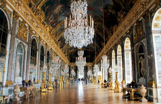 Guided tour to the Eiffel Tower and Versailles Palace