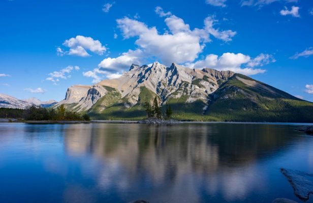 Lake Minnewanka hike and Vermilion Lakes sunset experience