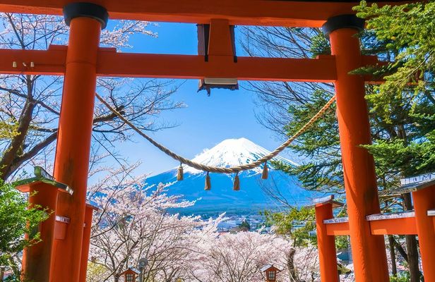 Day Trip to Mount Fuji, Yamanaka Lake, and Kawaguchiko Lake