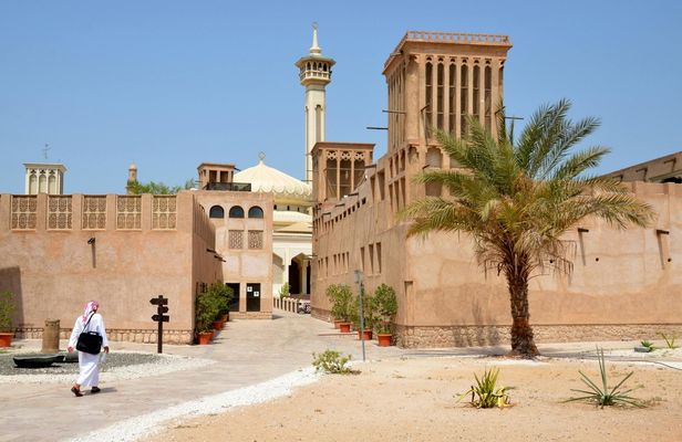 Dubai heritage and modern landmarks tour with guide