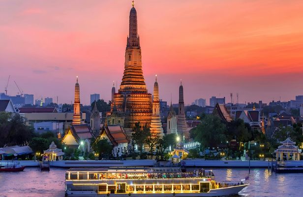 Bangkok dinner cruise with city highlights and buffet dinner