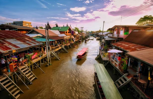 Full-day Amphawa market and firefly boat tour from Bangkok