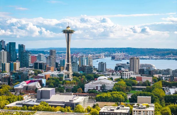 Hop-on hop-off bus tour in Seattle with harbour or locks cruise