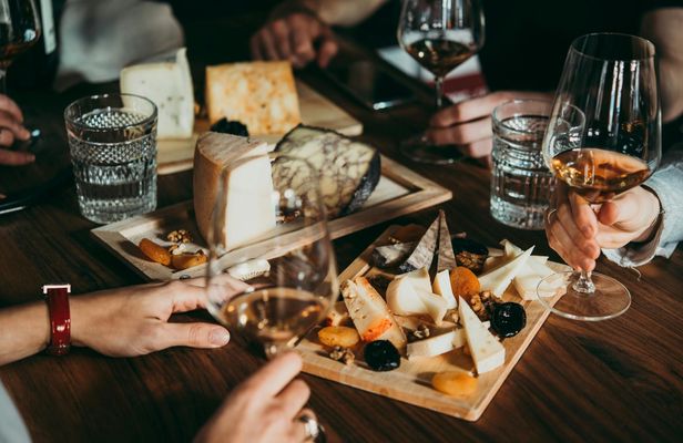 Local cheese and wine tasting experience in Sorrento