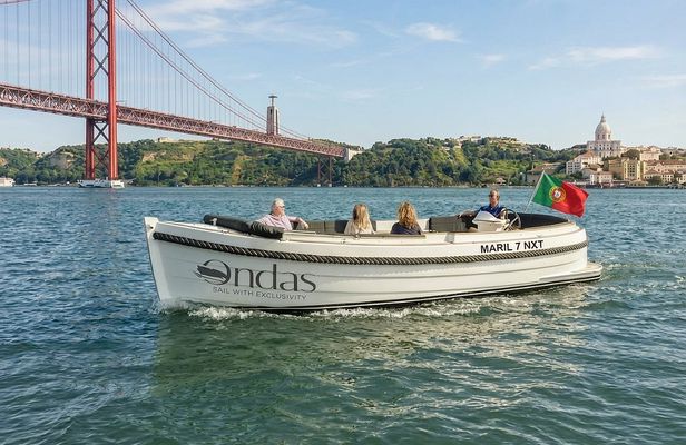 2-hour Tagus River cruise with drinks and snacks