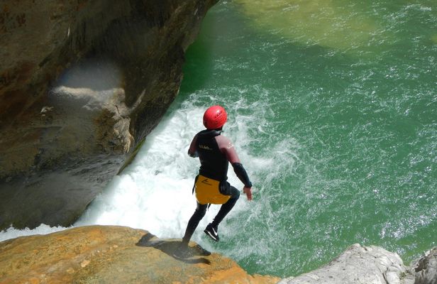 Canyoning family experience in Sierra de Guara