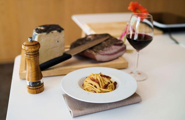 Real carbonara cooking class in Olbia