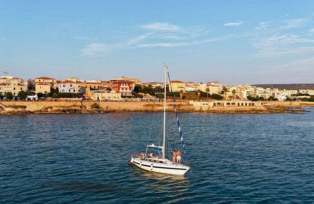 Sunset sailing tour from Fertilia in Alghero