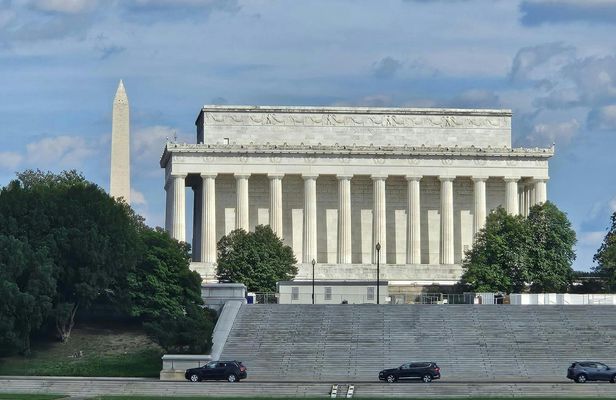 DC Memorials Guided Tour with optional Washington Monument ticket