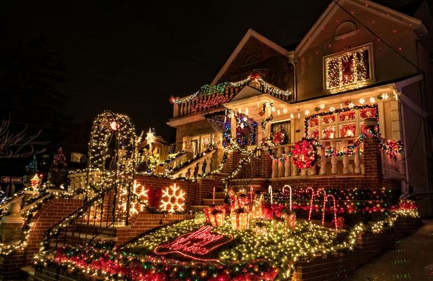 Dyker Heights holiday lights tour