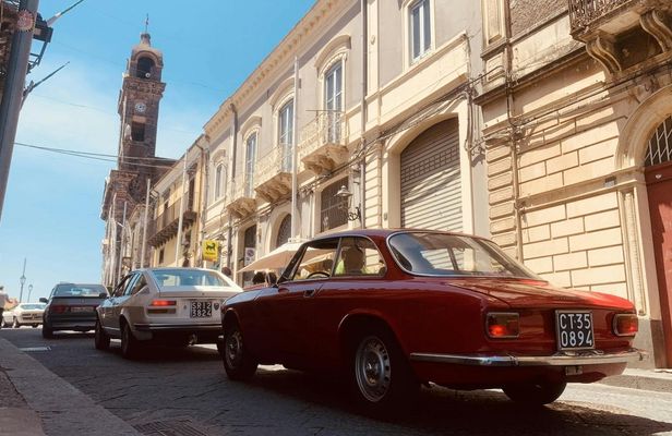 Private tour of Noto and Marzamemi in a vintage car