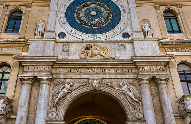 Padua guided tour with train tickets from Venice