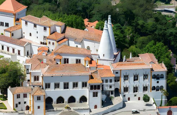 Private 4x4 off-road half day tour of Sintra with local guide