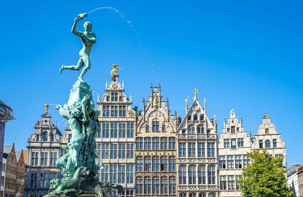 Antwerp surprise walk with a local