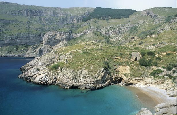 Guided hike tour to the Bay of Ieranto with optional water activities