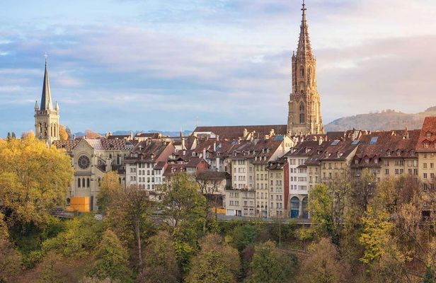 Bern walking tour and chocolate tasting with a local
