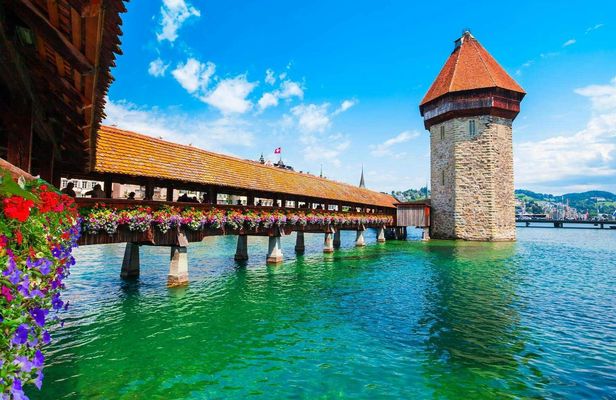 Lucerne best intro walking tour with a local