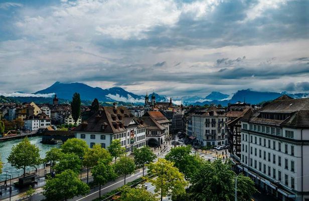 Zug city highlights walking tour with a local