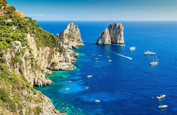 2-hour private boat tour around Capri