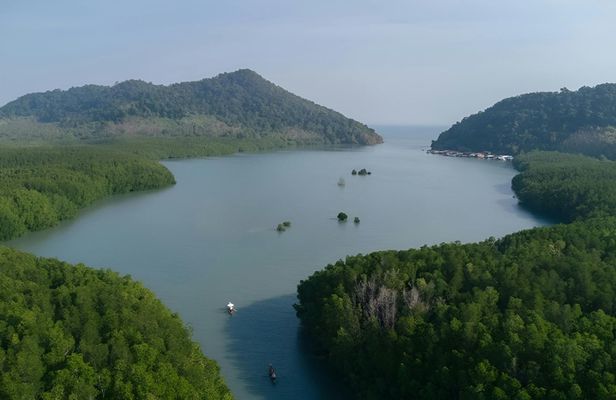 Ruea Mard Thai cruise with optional Koh Chang sightseeing experience