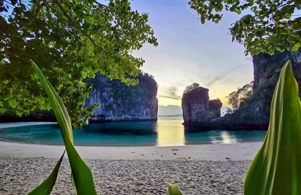 Full day Hong Island small group tour with lunch