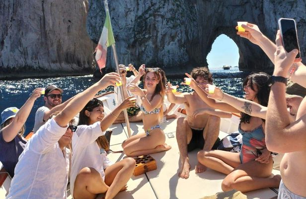 Shared boat tour of Capri with limoncello tasting