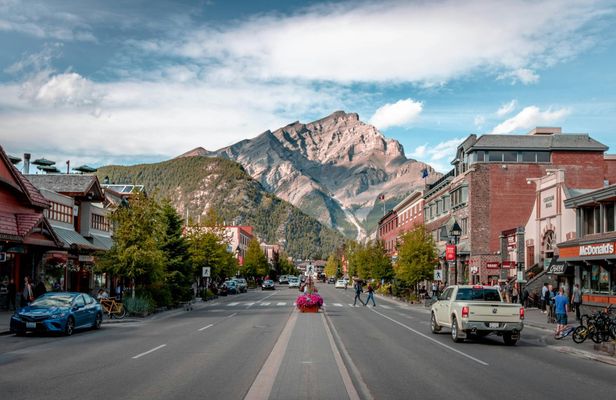 Banff area and canyon walking tour from Banff