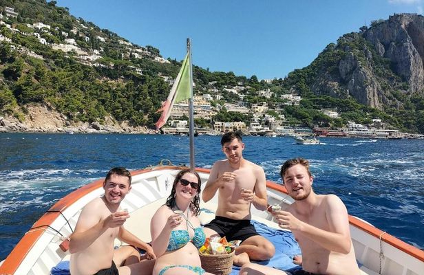 Spend an unforgettable day on a shared boat in Capri