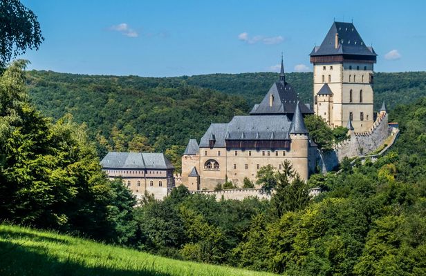 Entry ticket and guided tour of Karlštejn Castle in Prague